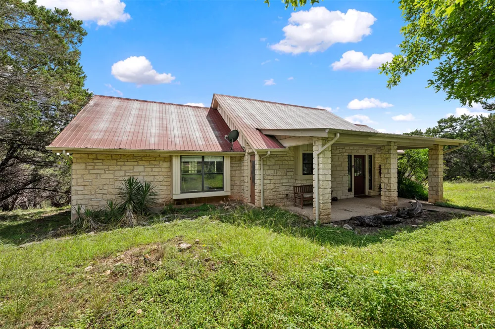 555 Hillsedge Road Wimberley, TX 78676