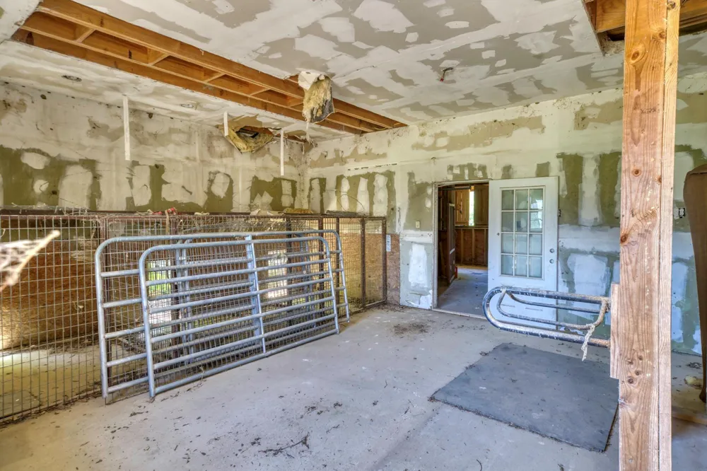 4442 Poteet Road Normangee, TX 77871