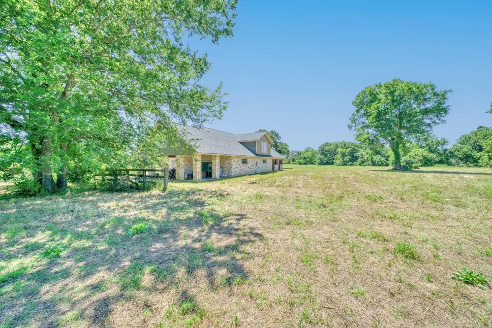 4442 Poteet Road Normangee, TX 77871