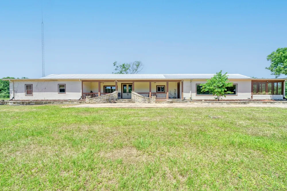 4442 Poteet Road Normangee, TX 77871