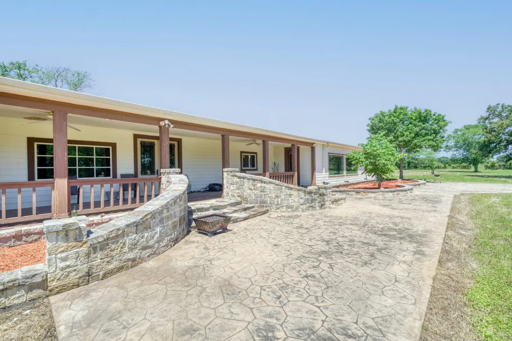 4442 Poteet Road Normangee, TX 77871