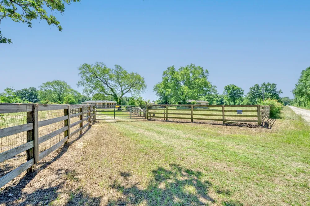 4442 Poteet Road Normangee, TX 77871