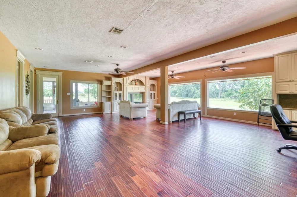 4442 Poteet Road Normangee, TX 77871