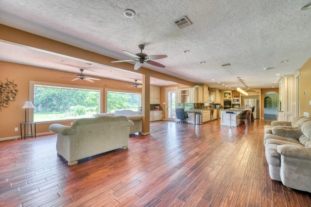 4442 Poteet Road Normangee, TX 77871