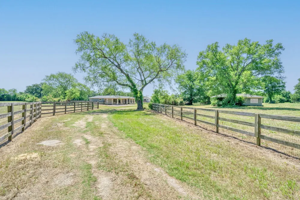 4442 Poteet Road Normangee, TX 77871