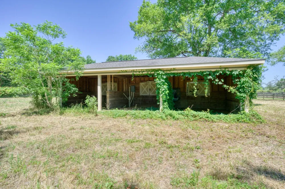 4442 Poteet Road Normangee, TX 77871