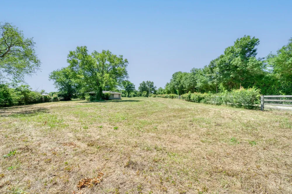 4442 Poteet Road Normangee, TX 77871
