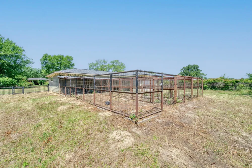 4442 Poteet Road Normangee, TX 77871