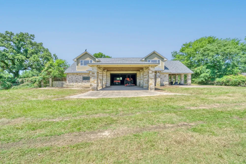 4442 Poteet Road Normangee, TX 77871