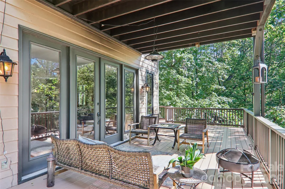 184 Deep Woods Lane Saluda, NC 28773