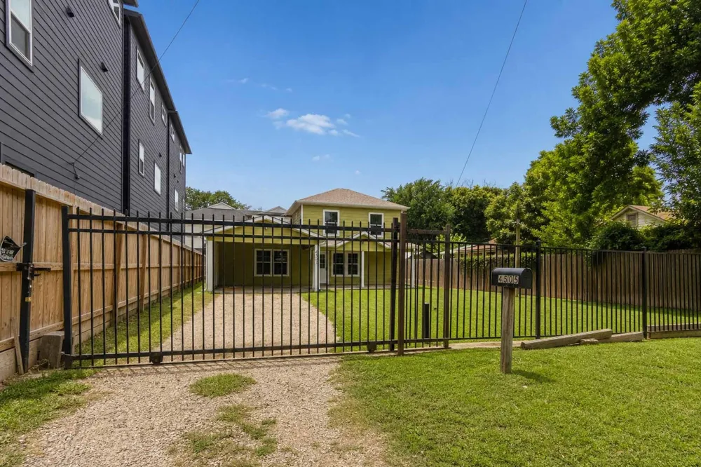 4505 Cochran Street Houston, TX 77009
