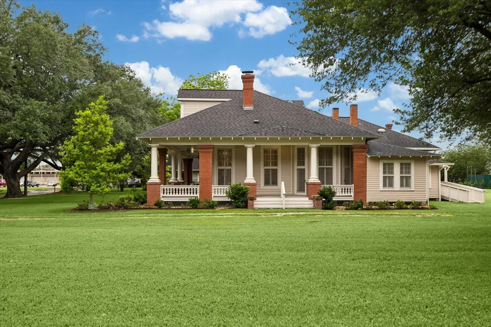 209 E Caney Street Wharton, TX 77488