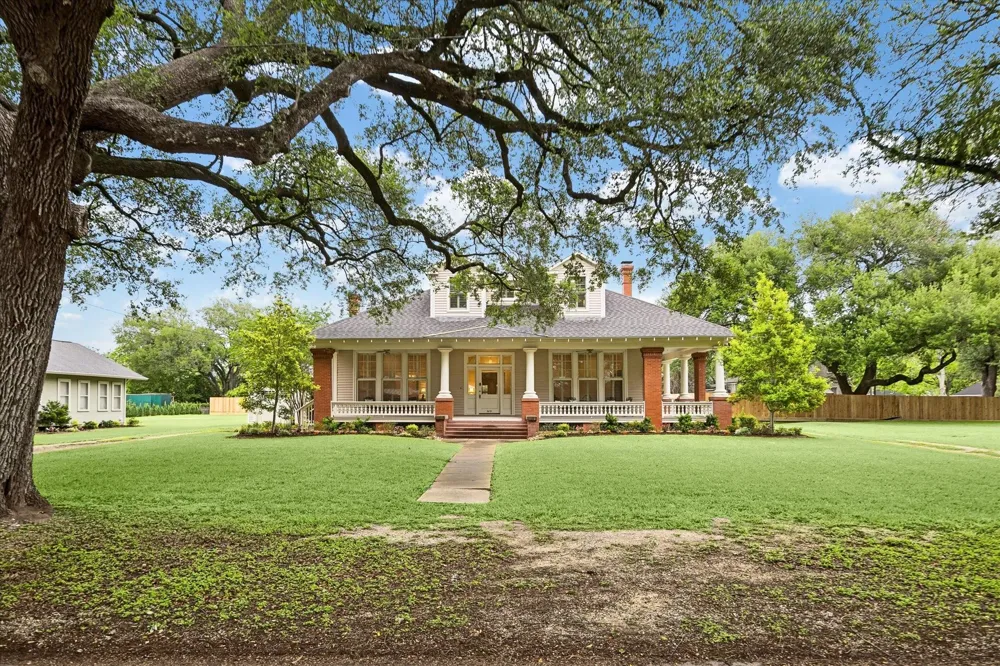 209 E Caney Street Wharton, TX 77488