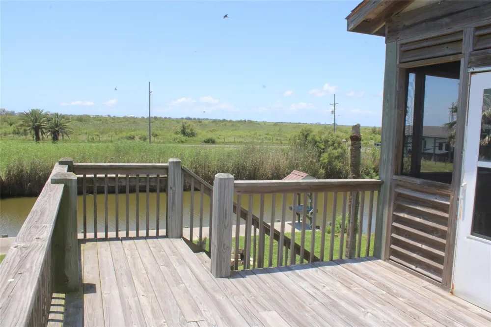 1051 Van Sant Gilchrist, TX 77617