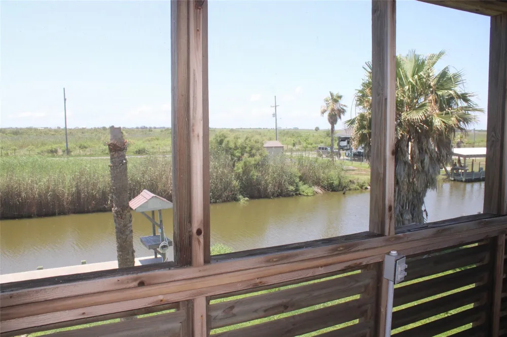 1051 Van Sant Gilchrist, TX 77617