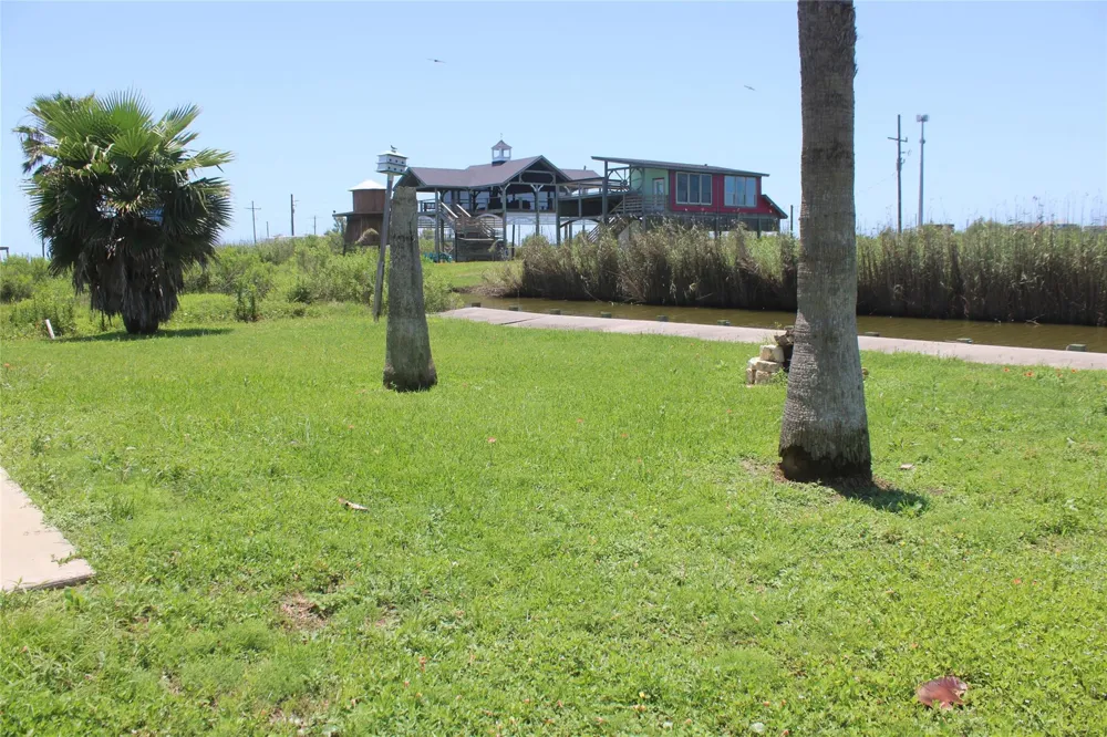 1051 Van Sant Gilchrist, TX 77617