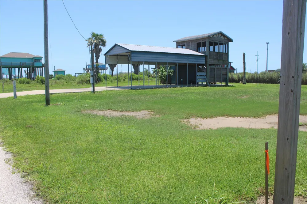 1051 Van Sant Gilchrist, TX 77617
