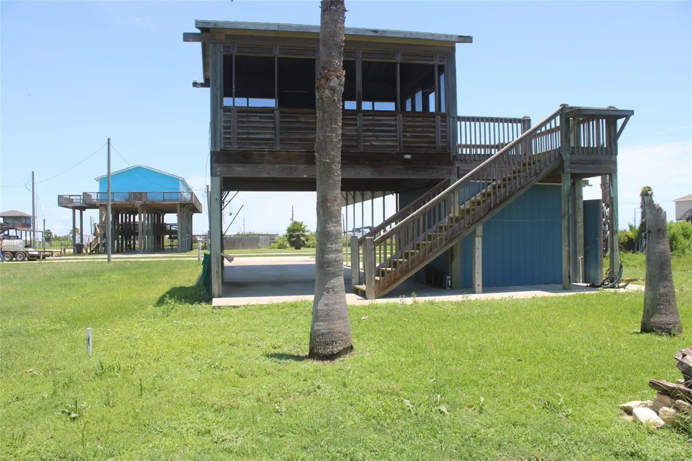 1051 Van Sant Gilchrist, TX 77617