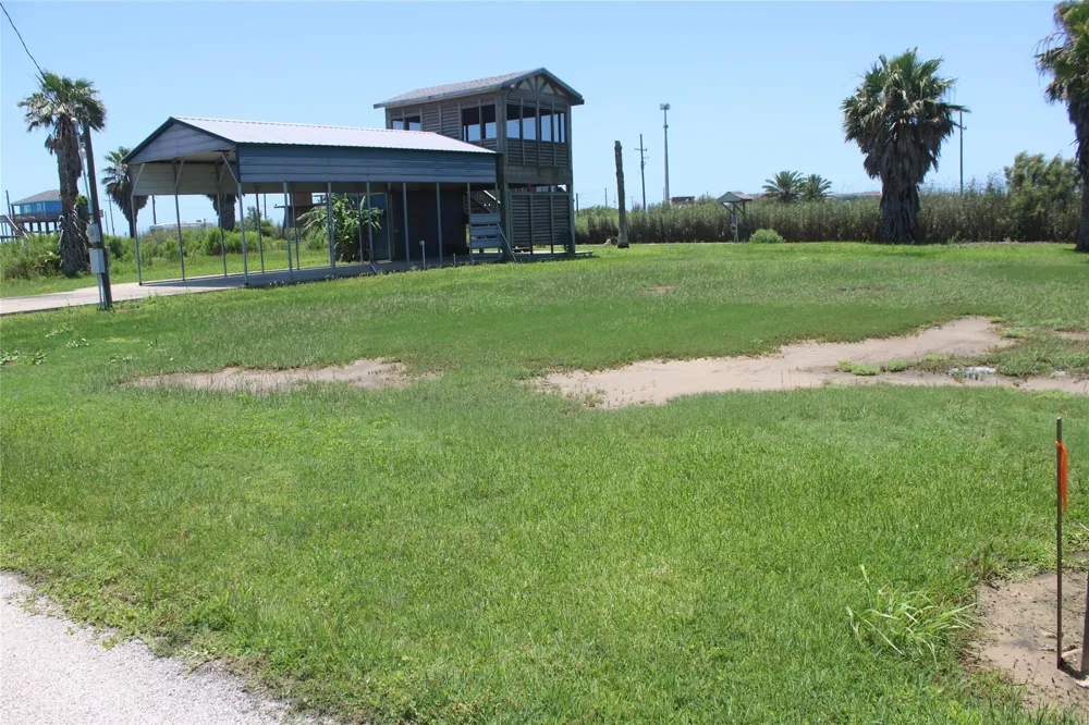 1051 Van Sant Gilchrist, TX 77617