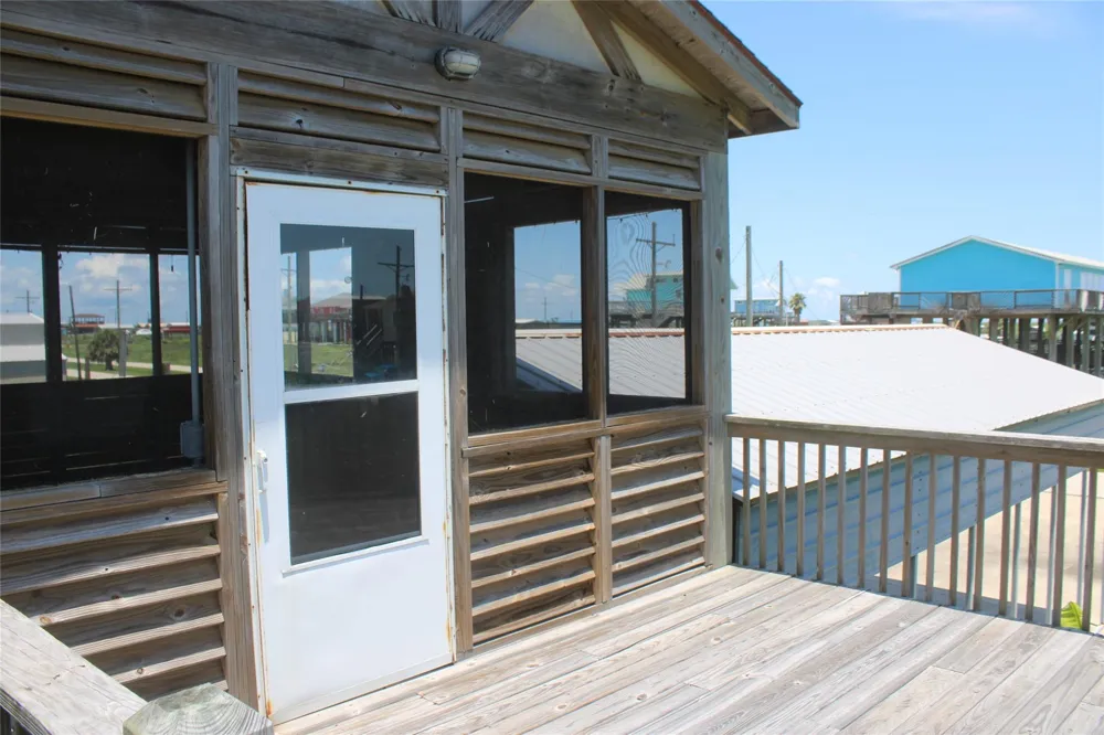 1051 Van Sant Gilchrist, TX 77617