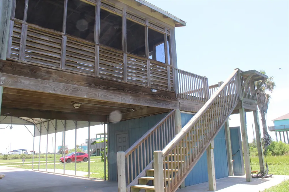 1051 Van Sant Gilchrist, TX 77617