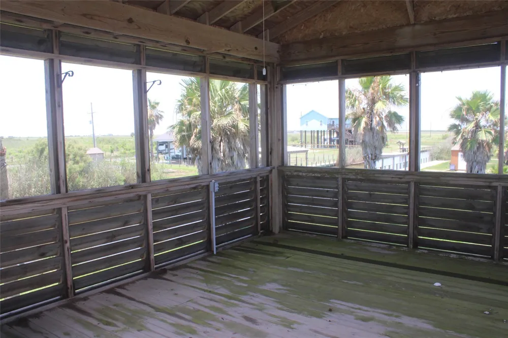 1051 Van Sant Gilchrist, TX 77617