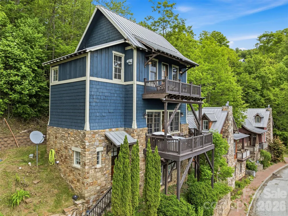 95 Breakaway Trail S Mars Hill, NC 28754