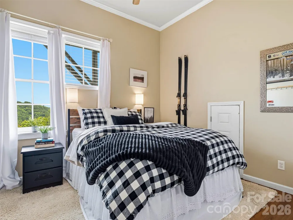 95 Breakaway Trail S Mars Hill, NC 28754