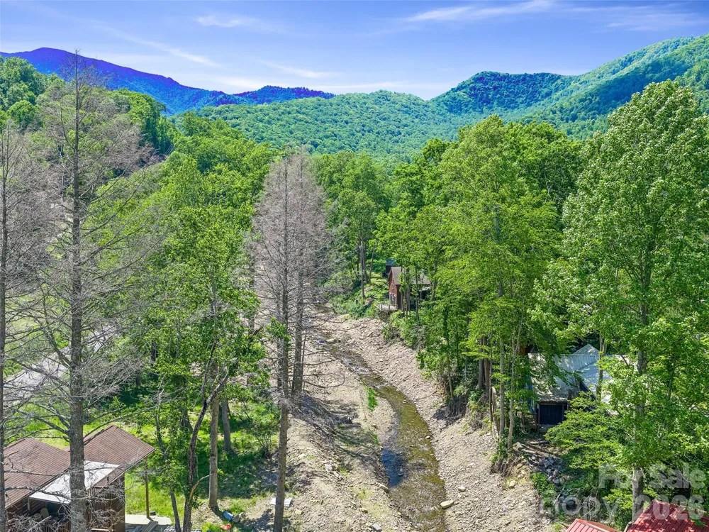 137 Mountain Farm Road Burnsville, NC 28714