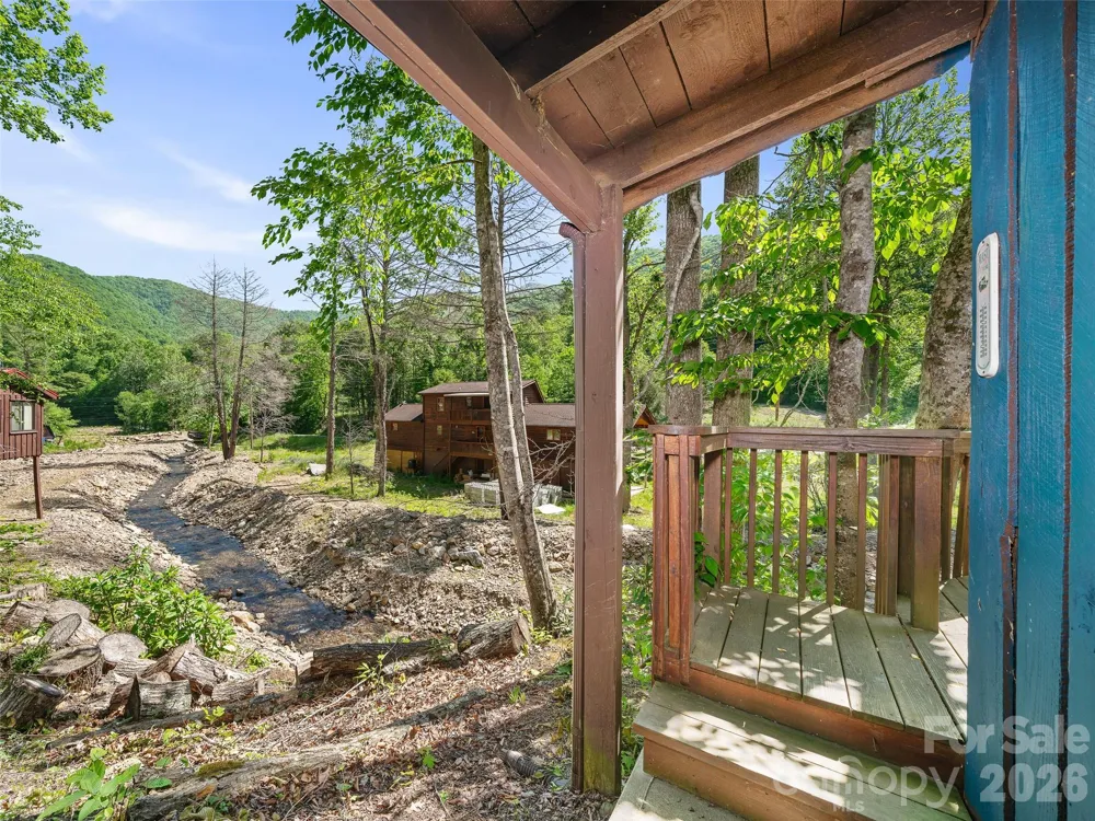 137 Mountain Farm Road Burnsville, NC 28714
