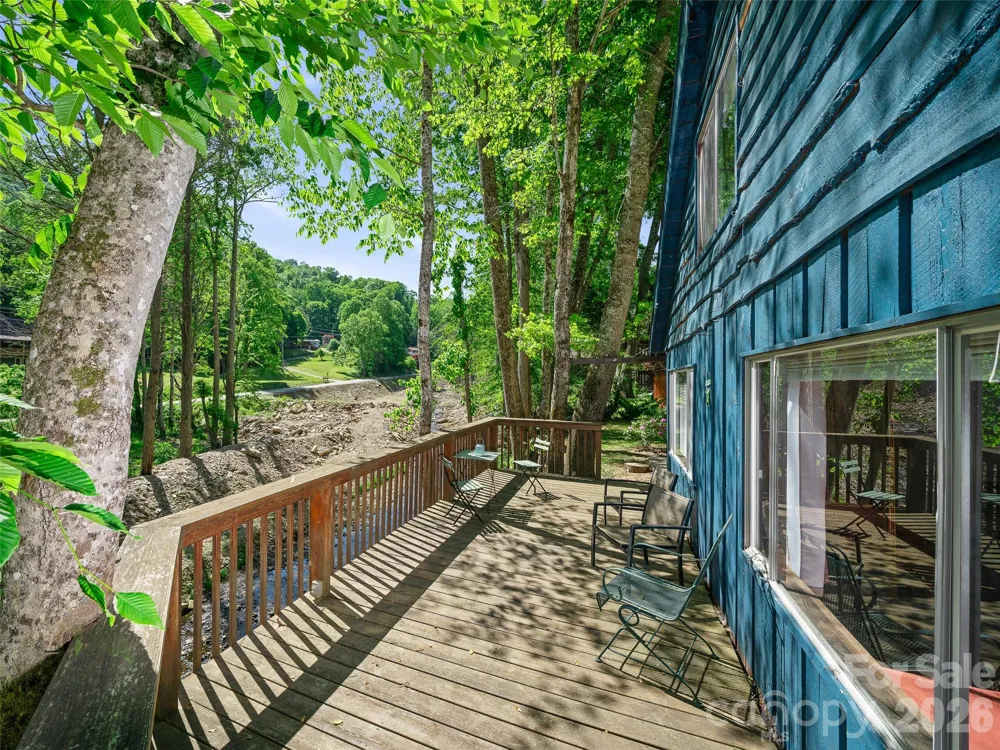 137 Mountain Farm Road Burnsville, NC 28714