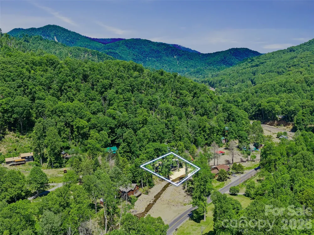 137 Mountain Farm Road Burnsville, NC 28714