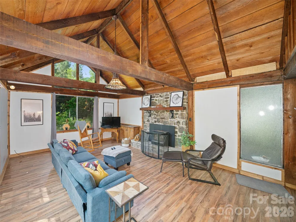 137 Mountain Farm Road Burnsville, NC 28714