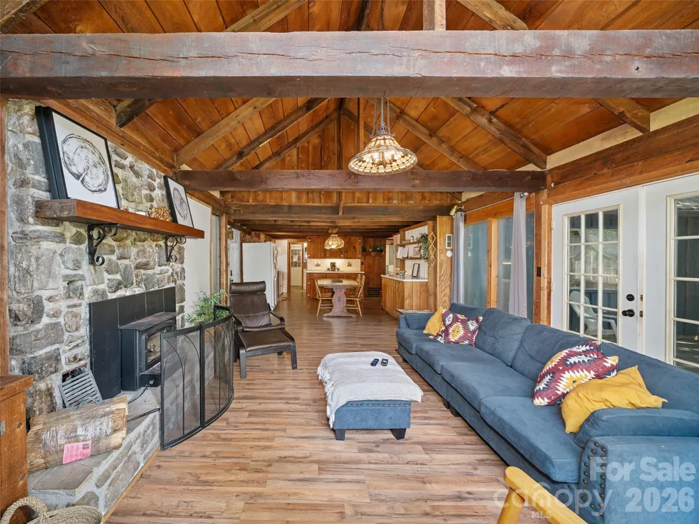 137 Mountain Farm Road Burnsville, NC 28714