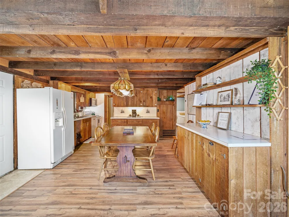 137 Mountain Farm Road Burnsville, NC 28714