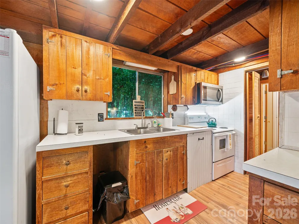 137 Mountain Farm Road Burnsville, NC 28714
