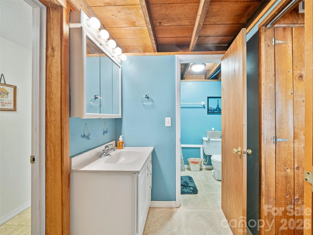 137 Mountain Farm Road Burnsville, NC 28714