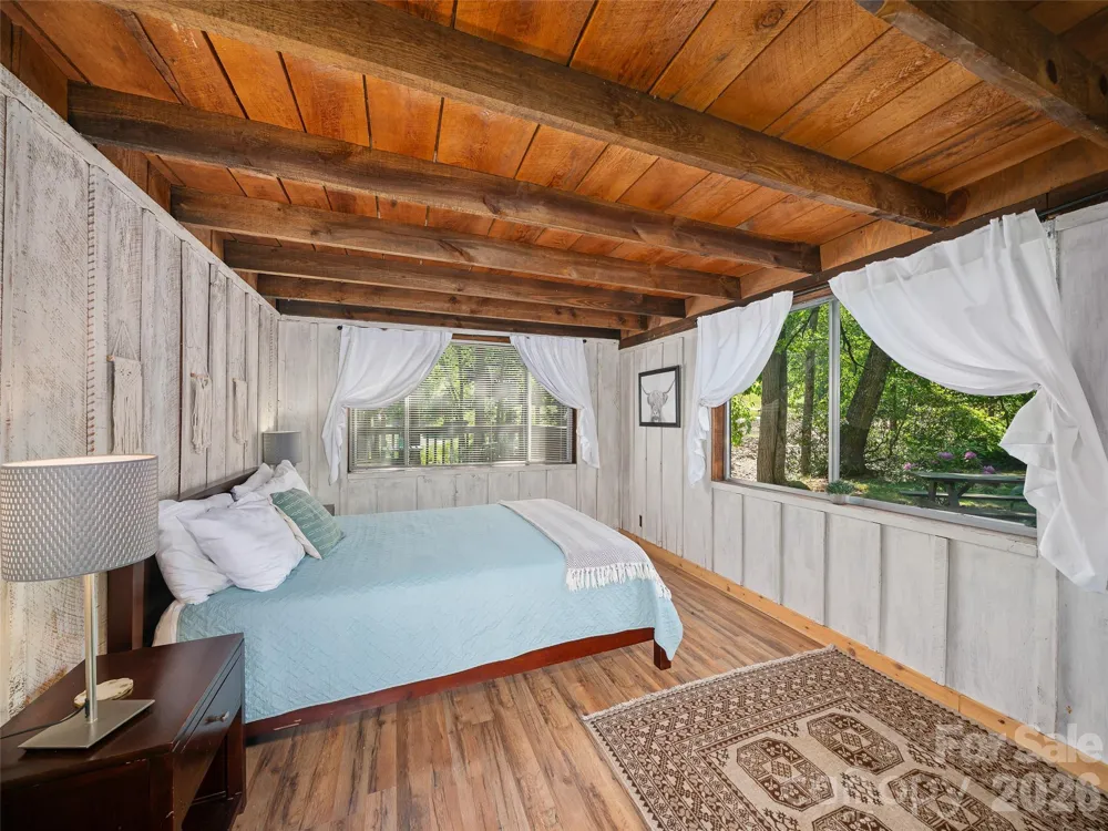 137 Mountain Farm Road Burnsville, NC 28714