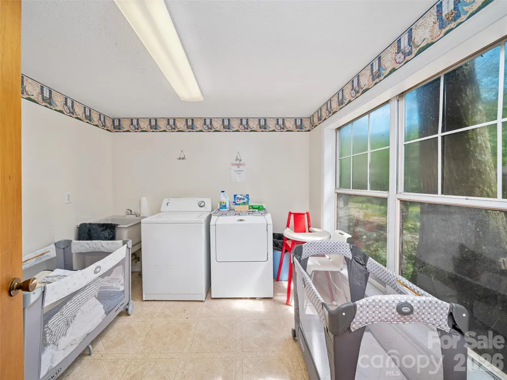 137 Mountain Farm Road Burnsville, NC 28714