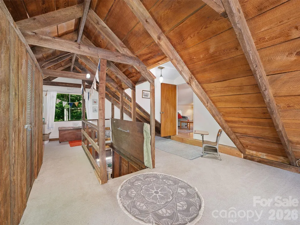 137 Mountain Farm Road Burnsville, NC 28714
