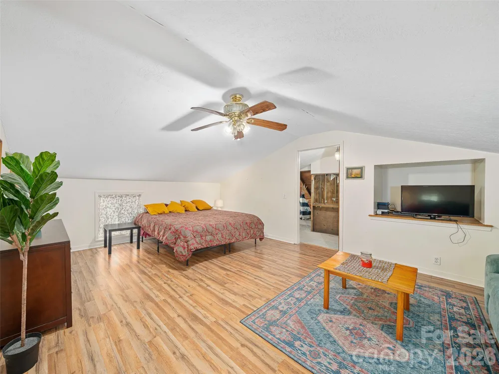 137 Mountain Farm Road Burnsville, NC 28714