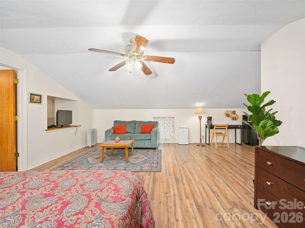 137 Mountain Farm Road Burnsville, NC 28714