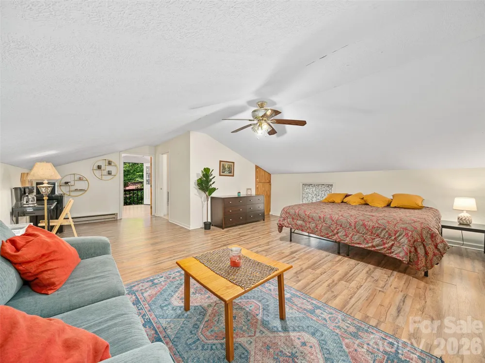 137 Mountain Farm Road Burnsville, NC 28714