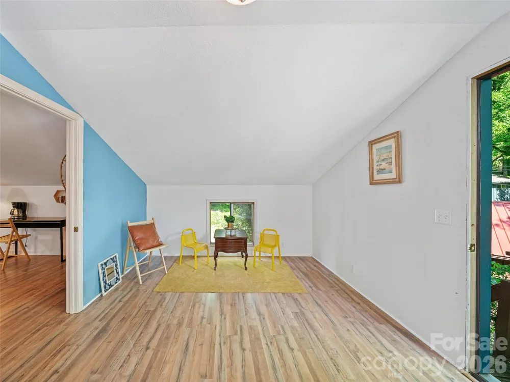 137 Mountain Farm Road Burnsville, NC 28714