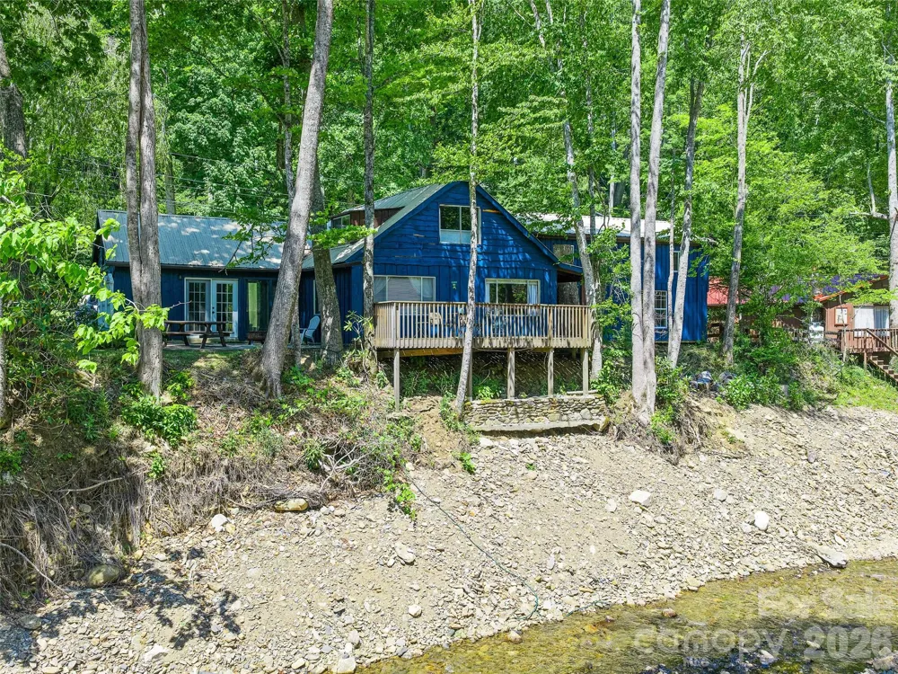 137 Mountain Farm Road Burnsville, NC 28714