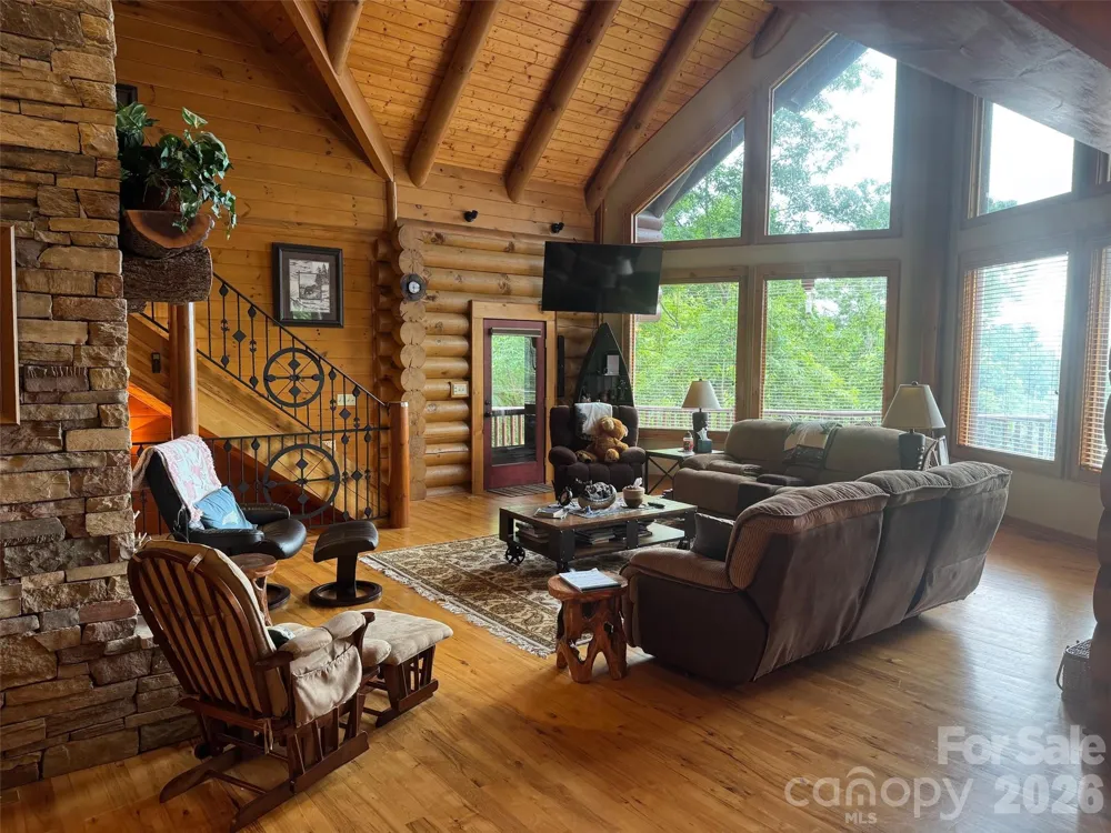 686 Hyacinth Drive Clyde, NC 28721