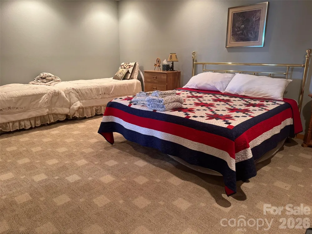 686 Hyacinth Drive Clyde, NC 28721