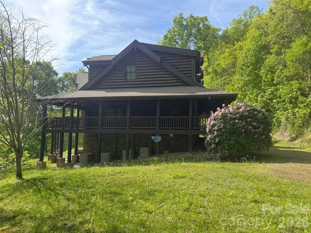 686 Hyacinth Drive Clyde, NC 28721