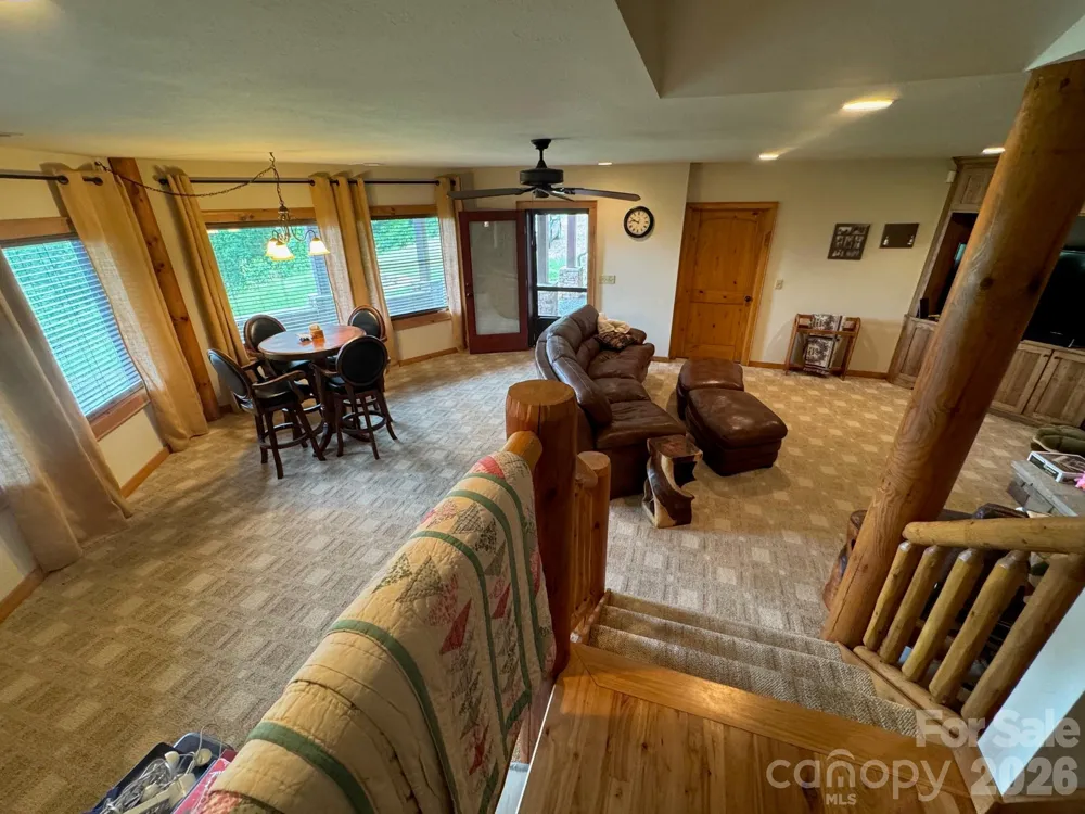 686 Hyacinth Drive Clyde, NC 28721