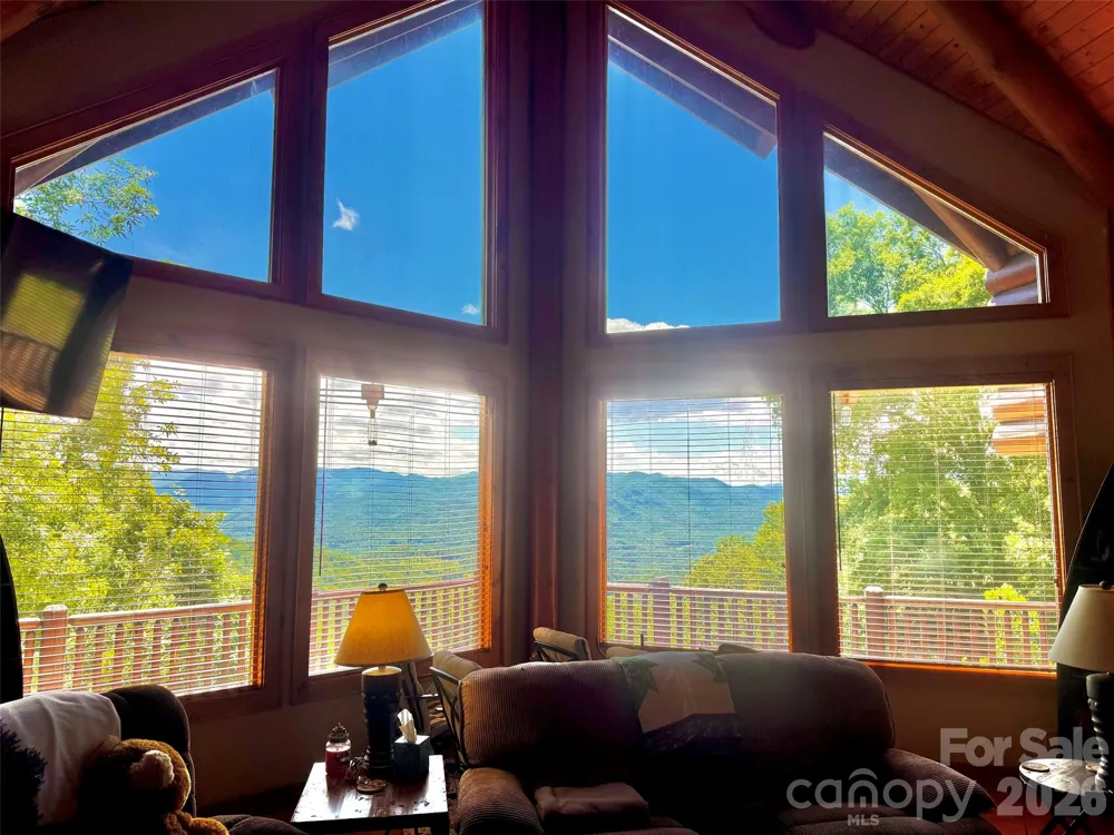 686 Hyacinth Drive Clyde, NC 28721